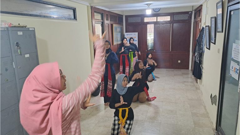 Pelatihan tari_erlazet_3.9.25 (1)