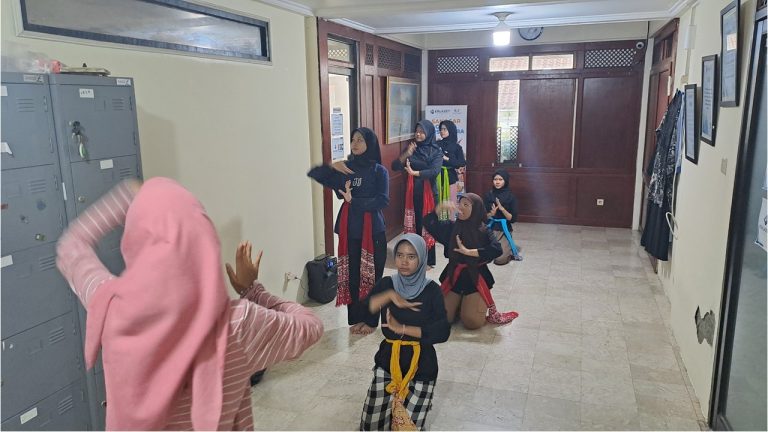 Pelatihan tari_erlazet_3.9.25 (3)