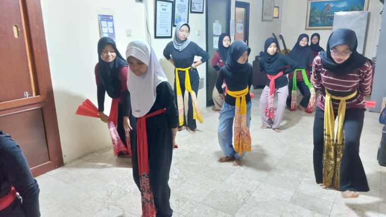 Pelatihan tari_erlazet_03.10.25 (2)