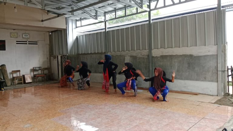 latihan tari, kelas tari, tari karawang, kelas tari karawang, sanggar tari karawang, sanggar tari