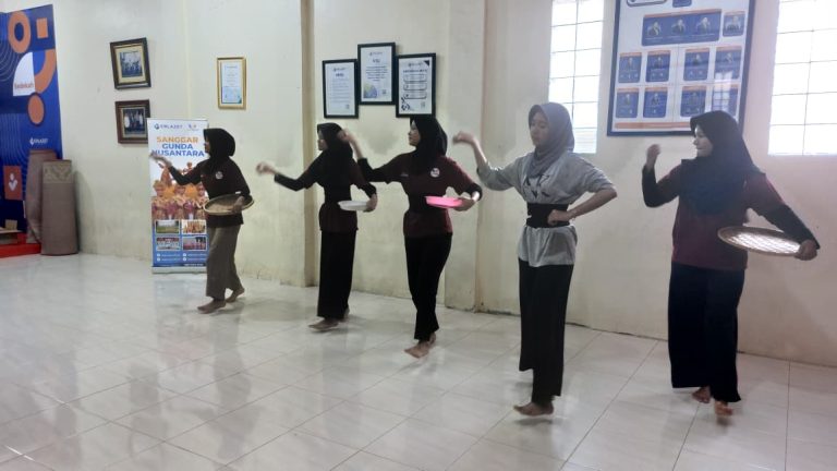 Pelatihan tari_erlazet_02.11.25 (3)