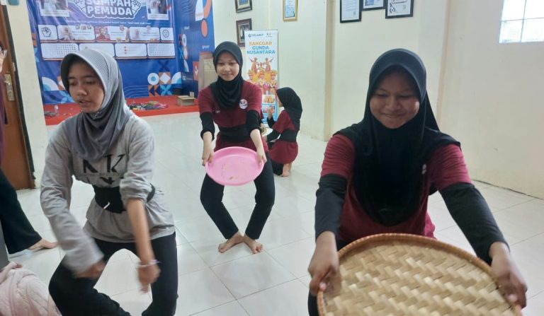 Pelatihan tari_erlazet_02.11.25 (4)