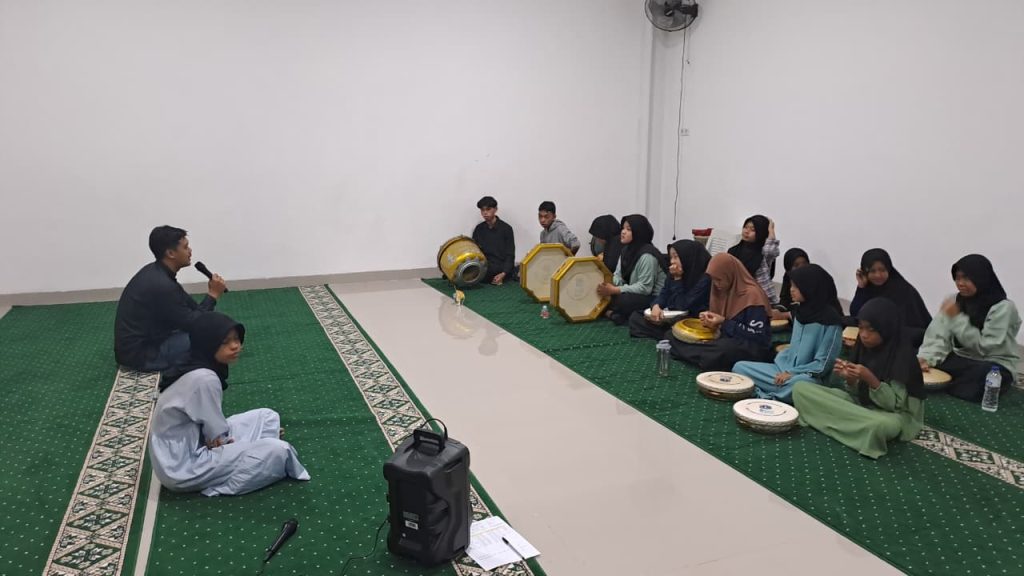 Hadroh, latihan hadroh, sholawat hadroh, musik hadroh, hadroh jakarta timur