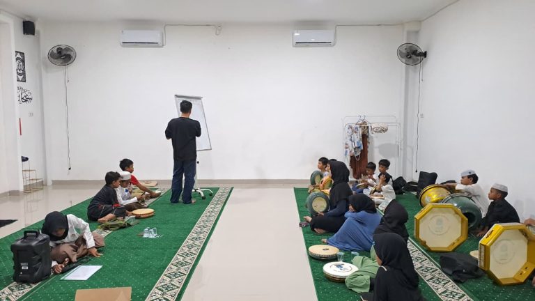 hadroh, latihan hadroh, pelatihan hadroh, hadroh jakarta timur, hadroh anak yatim, tim hadroh