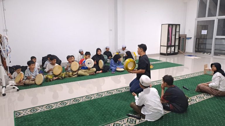 hadroh, latihan hadroh, pelatihan hadroh, hadroh jakarta timur, hadroh anak yatim, tim hadroh