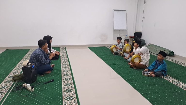 hadroh, latihan hadroh, hadroh jakarta timur, pelatihan hadroh, hadroh pondok kelapa, tim hadroh jakarta timur