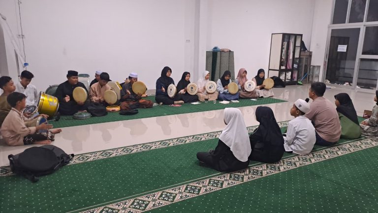 hadroh, latihan hadroh, hadroh jakarta timur, tim hadroh, musik religi, pelatihan hadroh