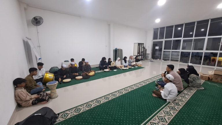 hadroh, latihan hadroh, hadroh jakarta timur, tim hadroh, musik religi, pelatihan hadroh