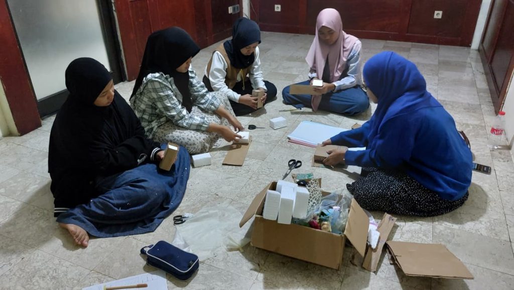 wirausaha yatim, yatim berwirausaha, dukung wirausaha yatim, wirausaha yatim binaan erlazet charity, semangat yatim