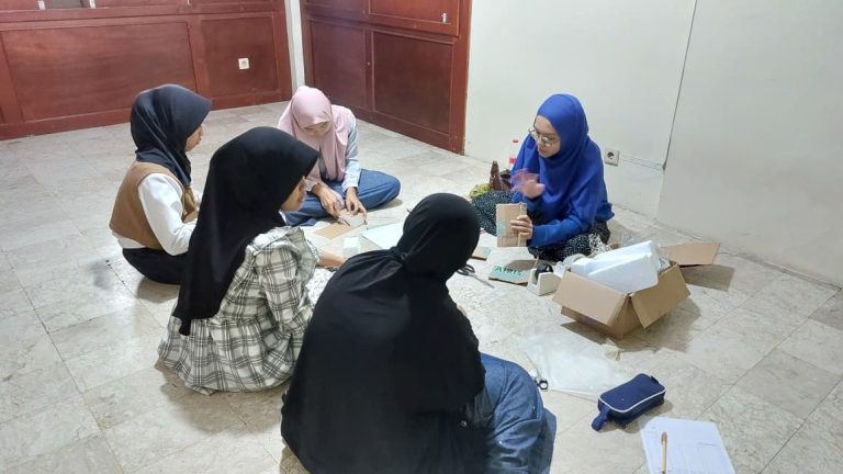 wirausaha yatim, yatim berwirausaha, dukung wirausaha yatim, wirausaha yatim binaan erlazet charity, semangat yatim