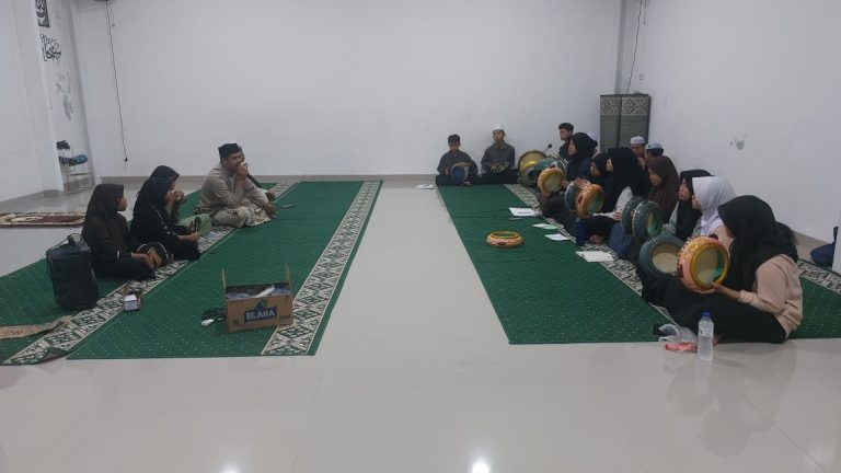 Pelatihan Hadroh, Musik Islami, Pembinaan Anak Yatim, Kegiatan Erlazet Charity, Seni Religi, Program Pemberdayaan Yatim