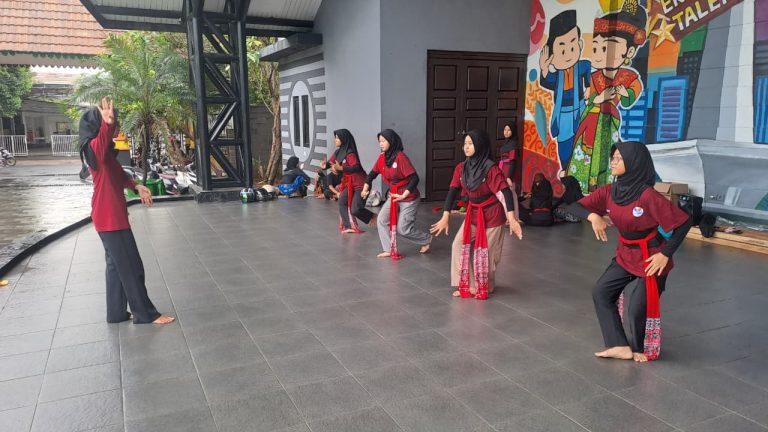 tari, sanggar tari, tari tradisional, latihan tari, sanggar jakarta timur, sanggar pondok kelapa