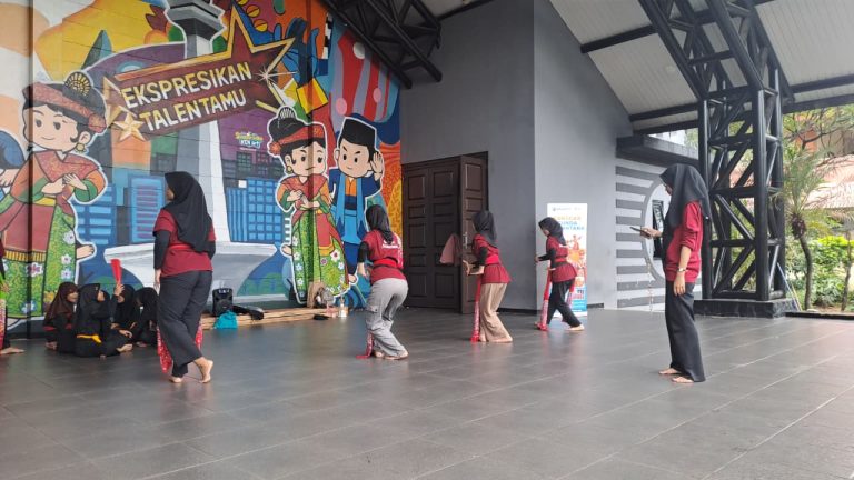 tari, sanggar tari, tari tradisional, latihan tari, sanggar jakarta timur, sanggar pondok kelapa