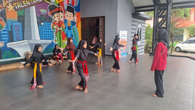 tari, sanggar tari, tari tradisional, latihan tari, sanggar jakarta timur, sanggar pondok kelapa