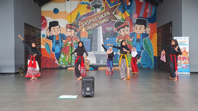 Pelatihan Seni Tari, Tari Tradisional, Pembinaan Anak Yatim, Sanggar Tari, Kegiatan Erlazet Charity, Pemberdayaan Anak