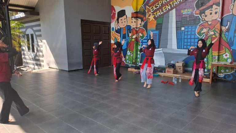latihan tari, tari tradisional, tari, seni tari, tari jakarta timur, dance tradisional indonesia
