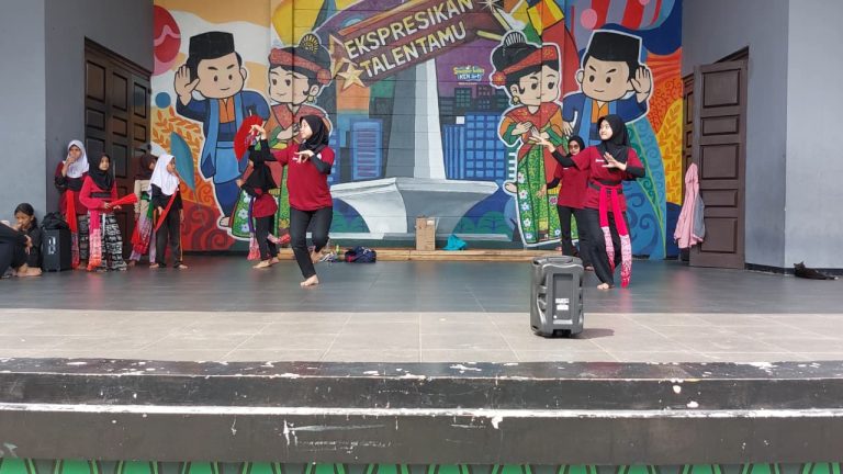Pelatihan Seni Tari, Tari Tradisional Indonesia, Erlazet Charity, Pembinaan Anak Yatim, Tari Kinang Kilaras, Tari Igel Molek