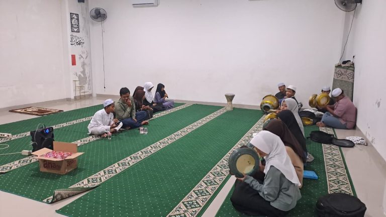 Pembinaan Hadroh, Musik Islami, Erlazet Charity, Anak Yatim, Sholawat Labaikallah Humma Labaik, Penyambutan Jamaah Haji