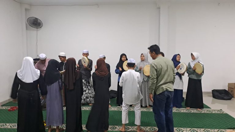 Pembinaan Hadroh, Musik Islami, Erlazet Charity, Anak Yatim, Sholawat Labaikallah Humma Labaik, Penyambutan Jamaah Haji