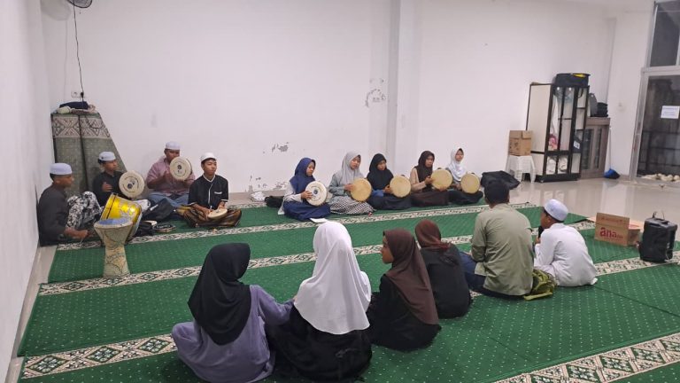 Pembinaan Hadroh, Musik Islami, Erlazet Charity, Anak Yatim, Sholawat Labaikallah Humma Labaik, Penyambutan Jamaah Haji