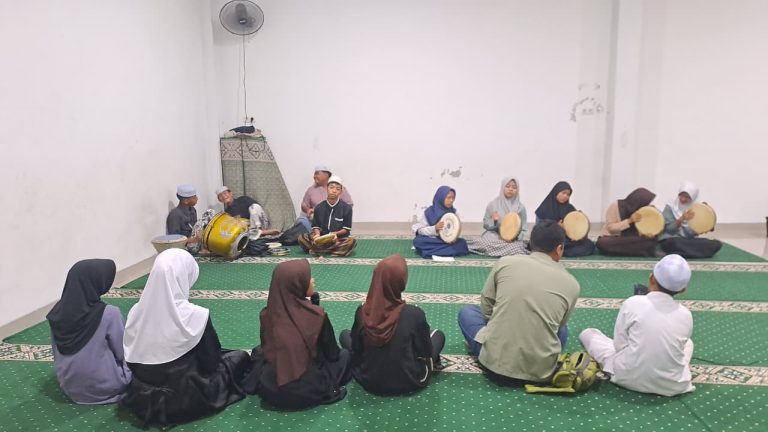 Pembinaan Hadroh, Musik Islami, Erlazet Charity, Anak Yatim, Sholawat Labaikallah Humma Labaik, Penyambutan Jamaah Haji