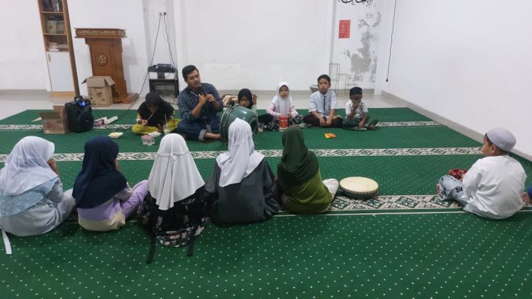 Pembinaan Hadroh, Sholawat Islami, Erlazet Charity, Anak Yatim Binaan, Latihan Vokal Hadroh, Seni Musik Religi