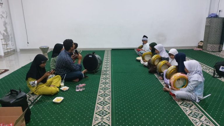 Pembinaan Hadroh, Sholawat Islami, Erlazet Charity, Anak Yatim Binaan, Latihan Vokal Hadroh, Seni Musik Religi