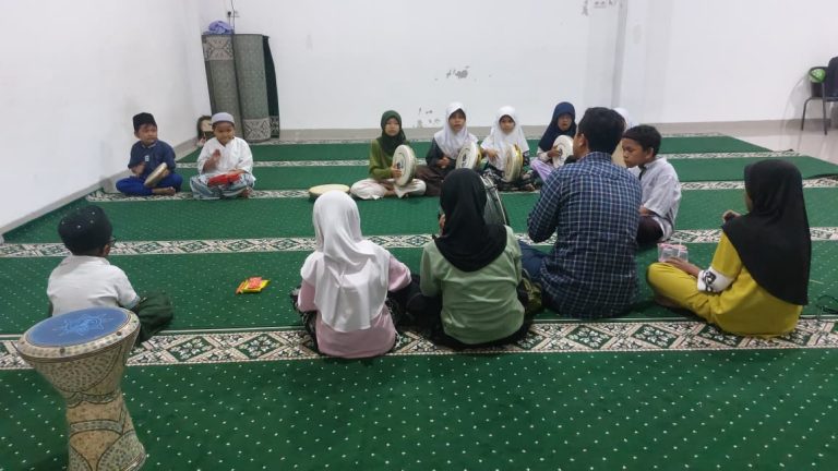 Pembinaan Hadroh, Sholawat Islami, Erlazet Charity, Anak Yatim Binaan, Latihan Vokal Hadroh, Seni Musik Religi
