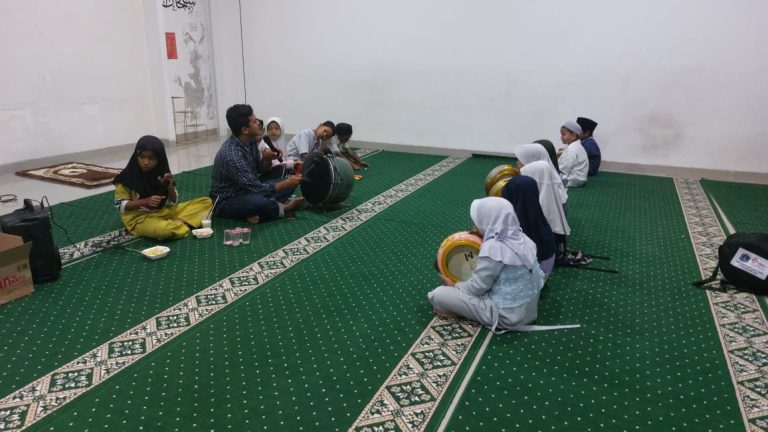Pembinaan Hadroh, Sholawat Islami, Erlazet Charity, Anak Yatim Binaan, Latihan Vokal Hadroh, Seni Musik Religi