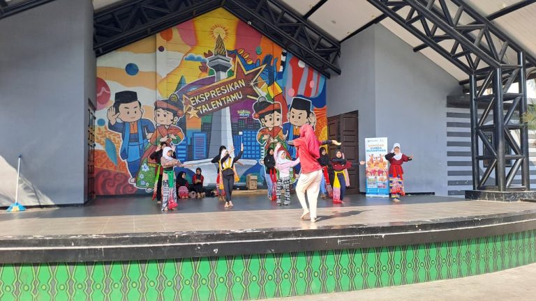 Pelatihan Seni Tari, Tari Tradisional Indonesia, Erlazet Charity, Pembinaan Anak Yatim, Tari Kinang Kilaras, penari