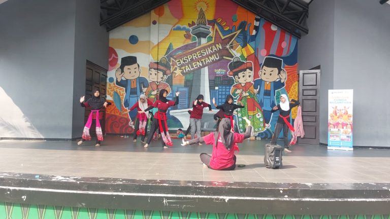 Pelatihan Seni Tari, Tari Tradisional Indonesia, Erlazet Charity, Pembinaan Anak Yatim, Tari Kinang Kilaras, Tari Igel Molek