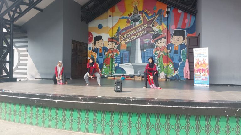 Pelatihan Seni Tari, Tari Tradisional Indonesia, Erlazet Charity, Pembinaan Anak Yatim, Tari Kinang Kilaras, Tari Igel Molek