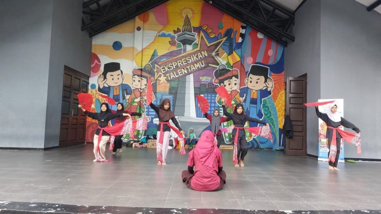 Pelatihan Seni Tari, Tari Tradisional Indonesia, Erlazet Charity, Pembinaan Anak Yatim, Tari Kinang Kilaras, Tari Igel Molek