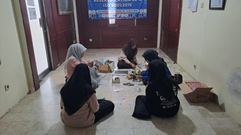 Pelatihan Kewirausahaan, Pemberdayaan Anak Yatim, Erla Global Charity, Buket Bunga Kertas, Kreativitas Anak, Keterampilan Anak Yatim