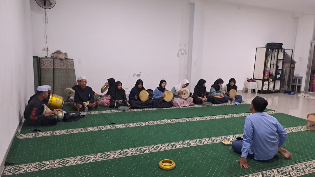 Pembinaan Hadroh, Musik Religi Islami, Erlazet Charity, Anak Yatim Piatu, Sholawat Ya Muhammad, Pelatihan Seni Musik Islami