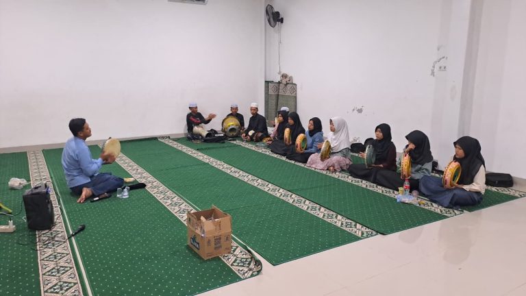 Pembinaan Hadroh, Musik Religi Islami, Erlazet Charity, Anak Yatim Piatu, Sholawat Ya Muhammad, Pelatihan Seni Musik Islami