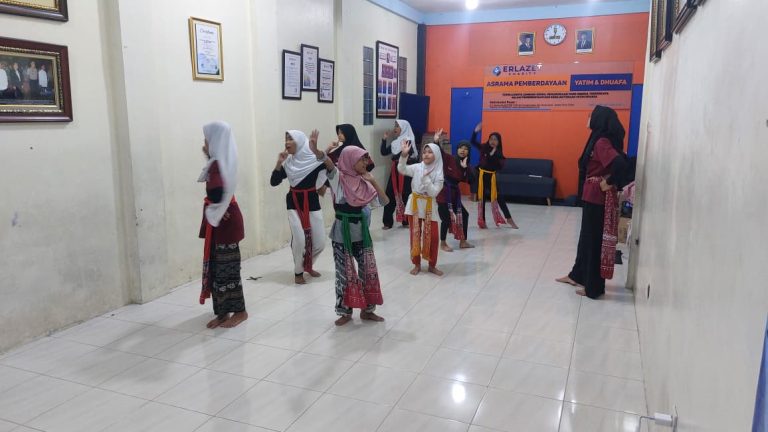 Pelatihan Seni Tari, Tari Tradisional Indonesia, Erlazet Charity, Pembinaan Anak Yatim, Tari Kinang Kilaras, Tari Igel Molek