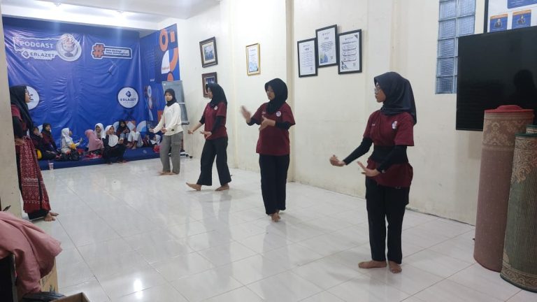 Pelatihan Seni Tari, Tari Tradisional Indonesia, Erlazet Charity, Pembinaan Anak Yatim, Tari Kinang Kilaras, Tari Igel Molek