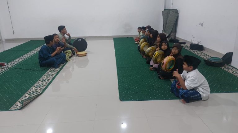 Pembinaan Hadroh, Musik Religi Islami, Erlazet Charity, Anak Yatim Piatu, Sholawat Ya Nabi Salam Alaika, Pelatihan Hadroh Jakarta Timur