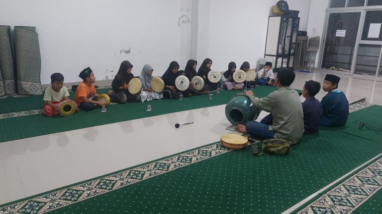 Pembinaan Hadroh, Musik Religi Islami, Erlazet Charity, Anak Yatim Piatu, Sholawat Ya Nabi Salam Alaika, Pelatihan Hadroh Jakarta Timur