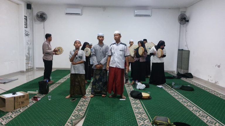 embinaan Hadroh, Musik Religi Islami, Erlazet Charity, Anak Yatim Binaan, Sholawat Mahalul Qiyam, Pelatihan Hadroh Jakarta Timur