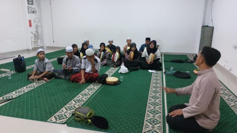 embinaan Hadroh, Musik Religi Islami, Erlazet Charity, Anak Yatim Binaan, Sholawat Mahalul Qiyam, Pelatihan Hadroh Jakarta Timur