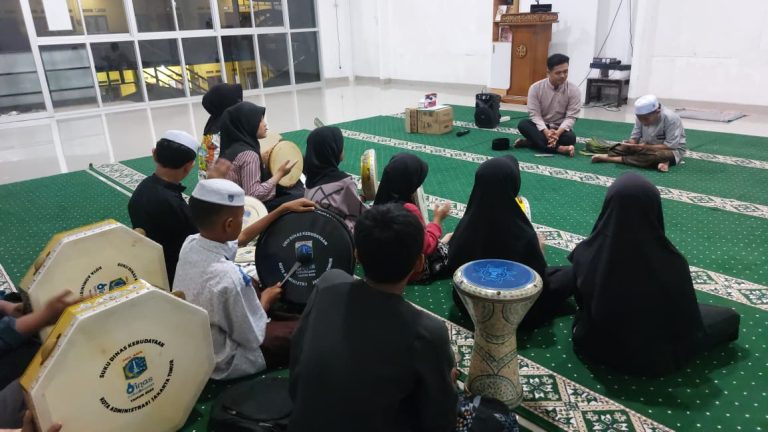 embinaan Hadroh, Musik Religi Islami, Erlazet Charity, Anak Yatim Binaan, Sholawat Mahalul Qiyam, Pelatihan Hadroh Jakarta Timur