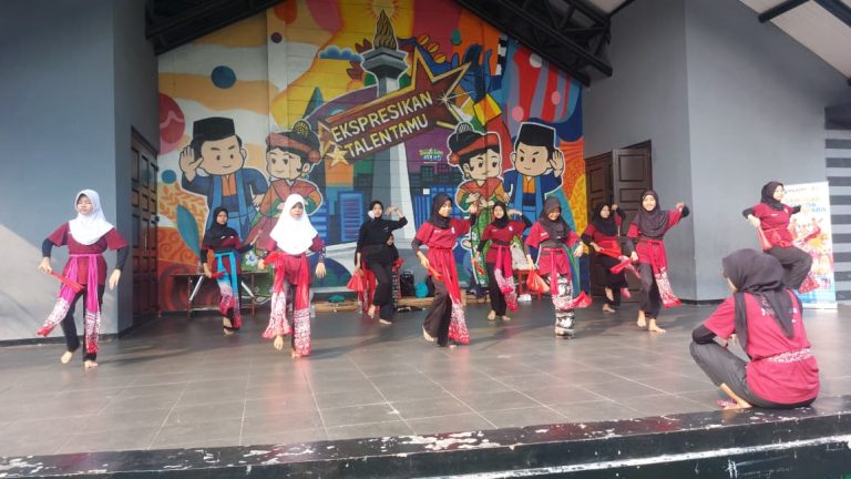 Pelatihan Seni Tari, Erlazet Charity, Pembinaan Anak Yatim, Tari Bajidor Kahot, Tari Lenggang Nyai, Tari Nusantara