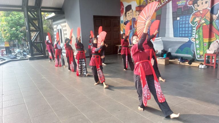 Pelatihan Seni Tari, Erlazet Charity, Pembinaan Anak Yatim, Tari Bajidor Kahot, Tari Lenggang Nyai, Tari Nusantara