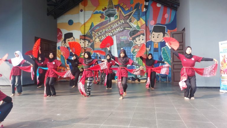 Pelatihan Seni Tari, Erlazet Charity, Pembinaan Anak Yatim, Tari Bajidor Kahot, Tari Lenggang Nyai, Tari Nusantara