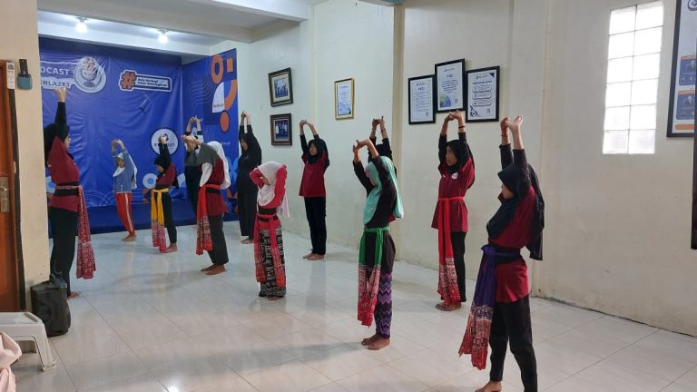 Pelatihan Seni Tari, Erlazet Charity, Pembinaan Anak Yatim, Tari Lenggang Nyai, Tari Pesona Nusantara, Seni Budaya Indonesia
