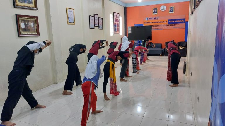Pelatihan Seni Tari, Erlazet Charity, Pembinaan Anak Yatim, Tari Lenggang Nyai, Tari Pesona Nusantara, Seni Budaya Indonesia
