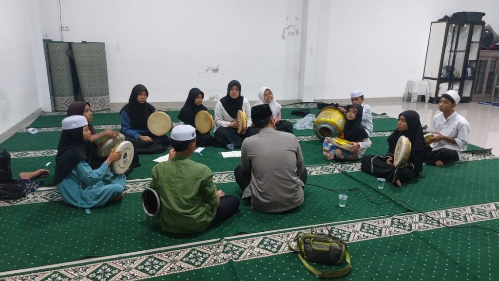 Pembinaan Hadroh, Musik Islami, Erlazet Charity, Anak Yatim Binaan, Sholawat Nabi Muhammad Mataharinya Dunia, Seni Hadroh Indonesia
