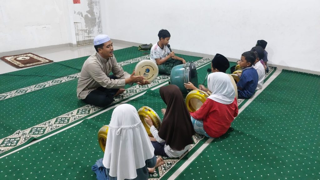 Pembinaan Hadroh, Musik Islami, Erlazet Charity, Anak Yatim Binaan, Sholawat Nabi Muhammad Mataharinya Dunia, Seni Hadroh Indonesia